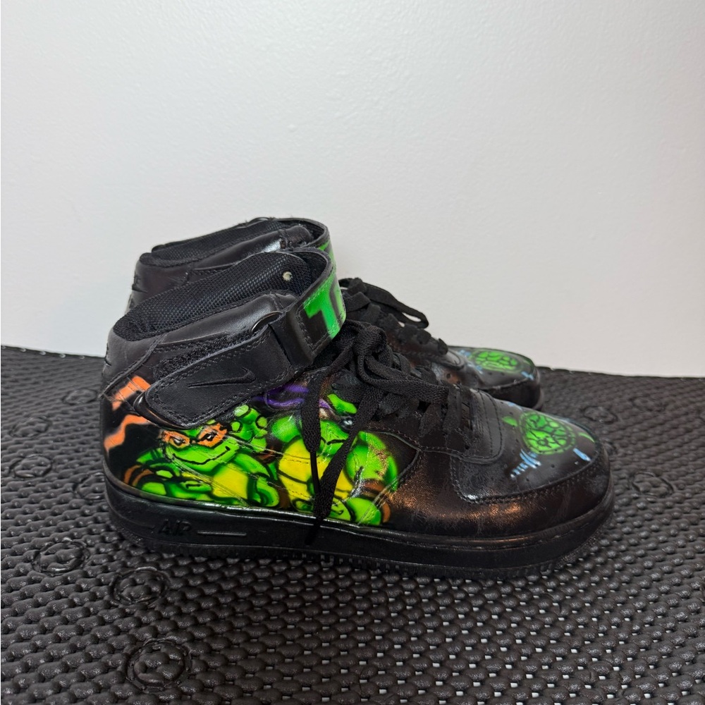 Nike Air Force 1 Vintage 2006‎ Kids Black and Green High-Top Shoes.